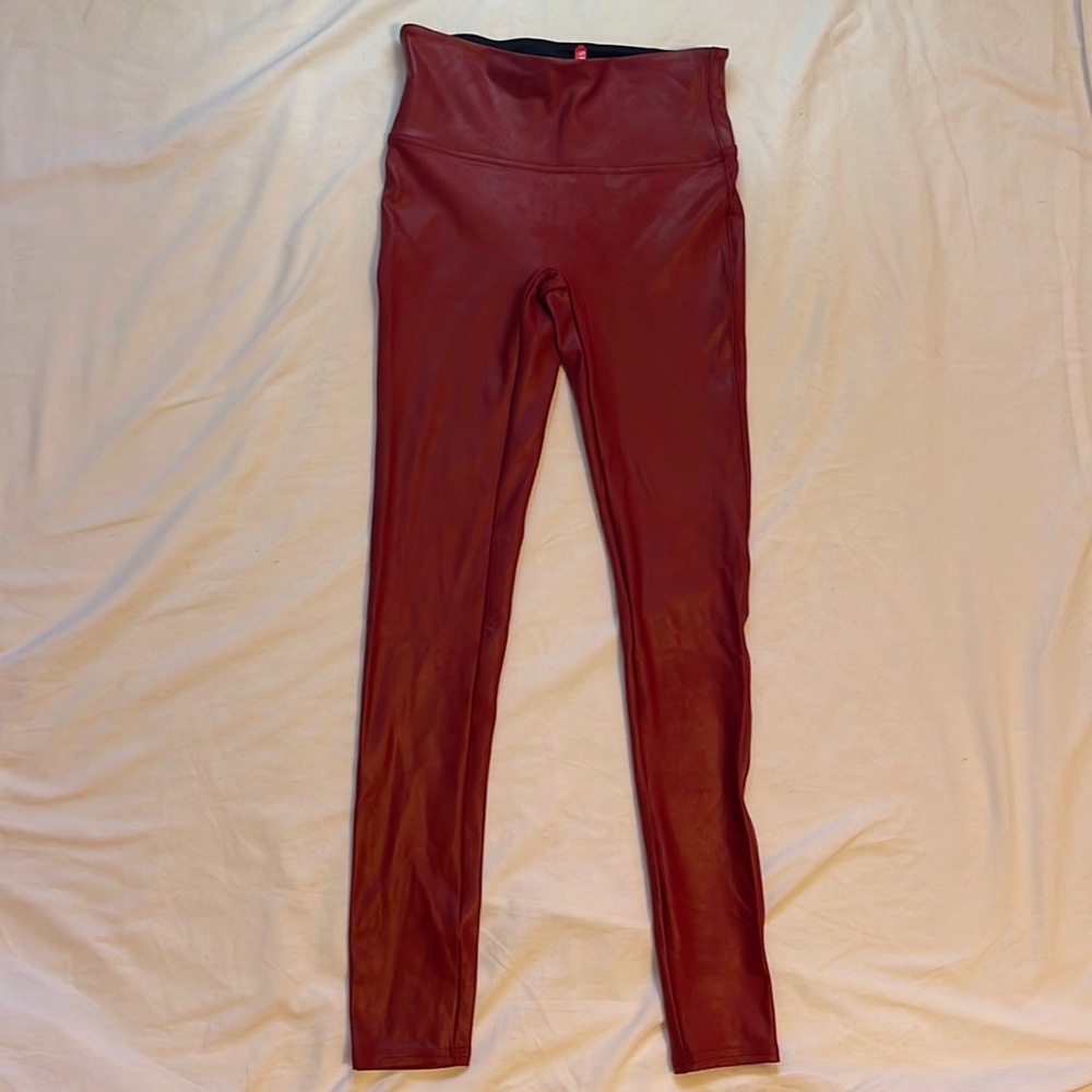 Leggin en leather color rojo